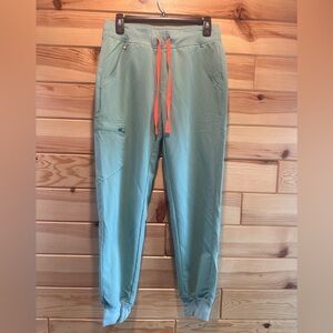 Jade Figs women’s scrub set.